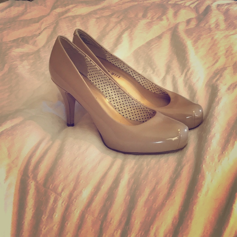 Gloss Nude pumps